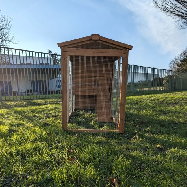 Poulailler Toit Renforcé M toit plastique 6 à 8 poules